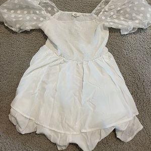 ENTRO white romper/ puffy sleeves